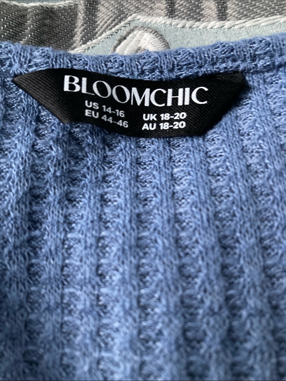 BloomChic Blue Waffle Knit Crochet-Trim V-Neck Short Sleeve Top size 14/16 - Picture 2 of 9